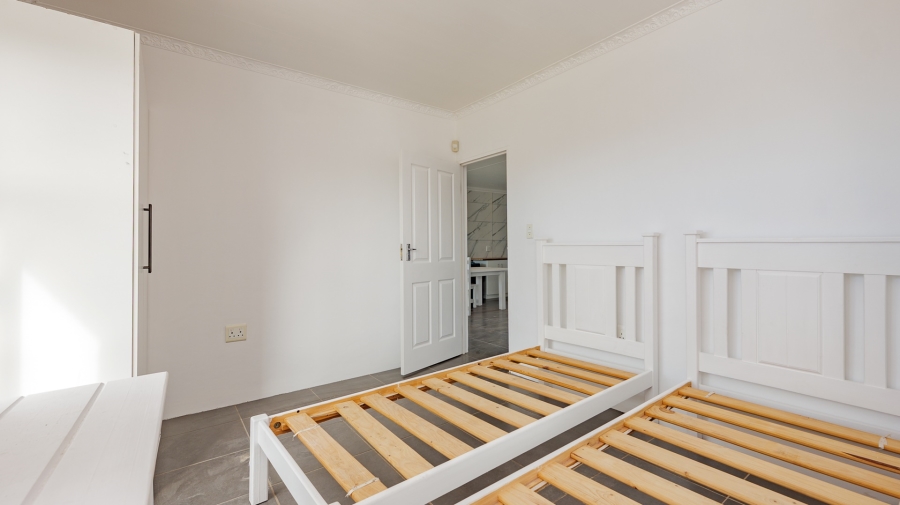 To Let 2 Bedroom Property for Rent in Oceanview Heights Western Cape